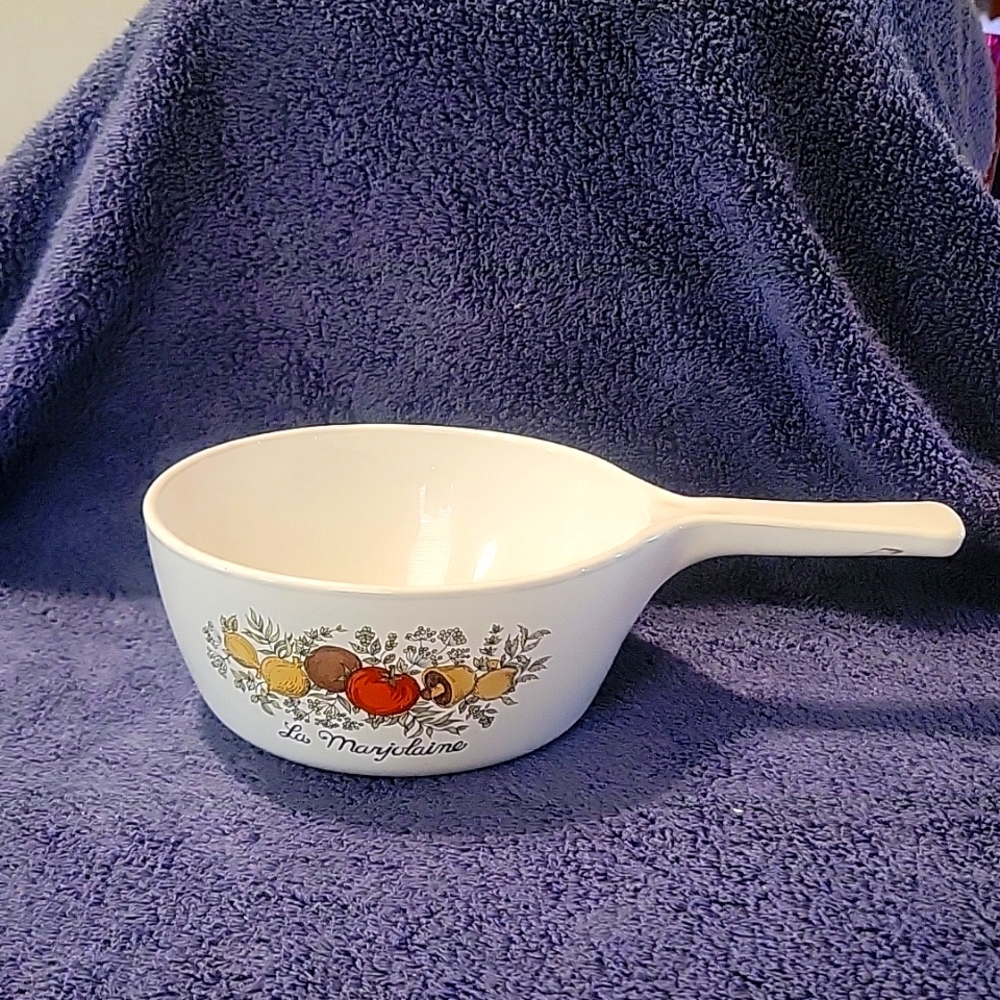 Corningware Spice of Life La Marjolaine small stove top pot. Scars but nice